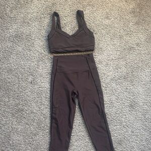 High-Waisted Women's Leggings and Bra Set - Dark Brown XS